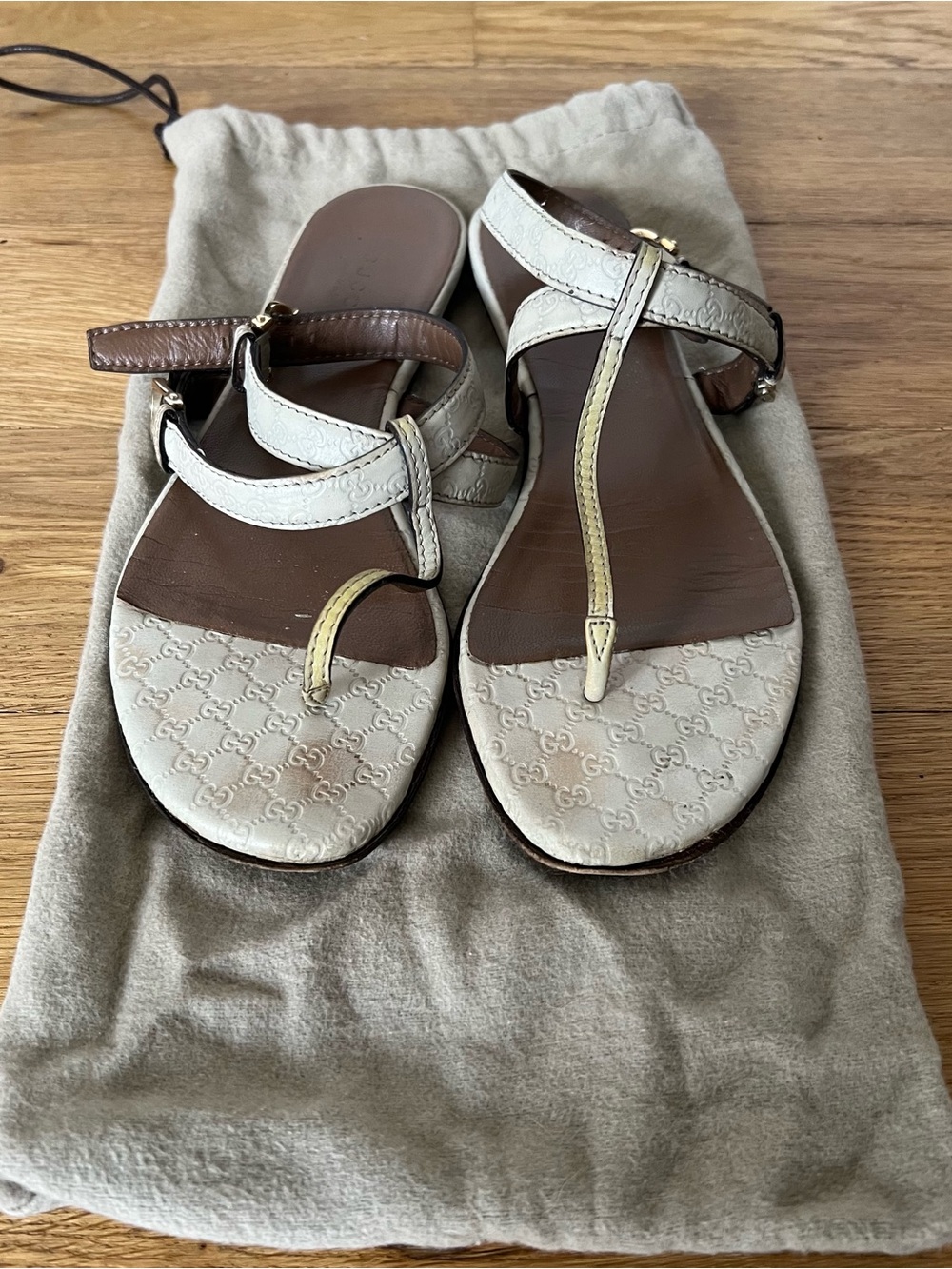 Gucci Cream Monogram Thong Sandals with Brown Footbed
